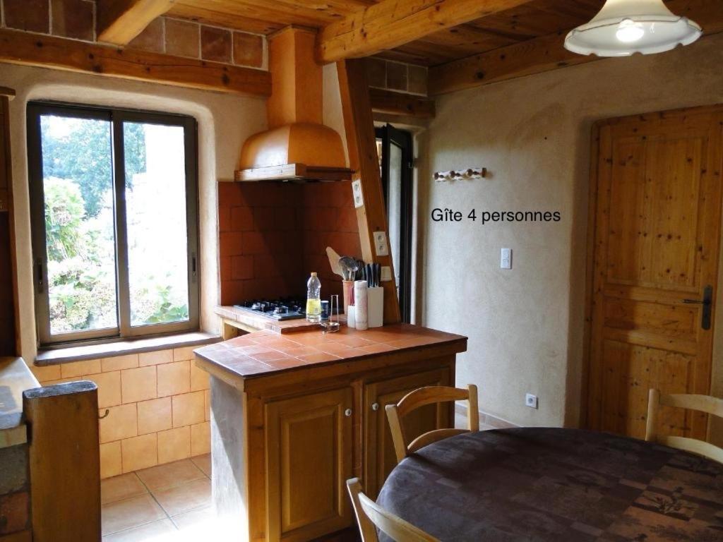 Mas De Sarjac Apartment Saint-Andeol-de-Vals Bagian luar foto